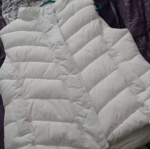 GAP WHITE PUFFY VEST SIZE XL